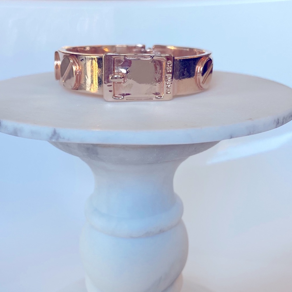 Bangle bracelet